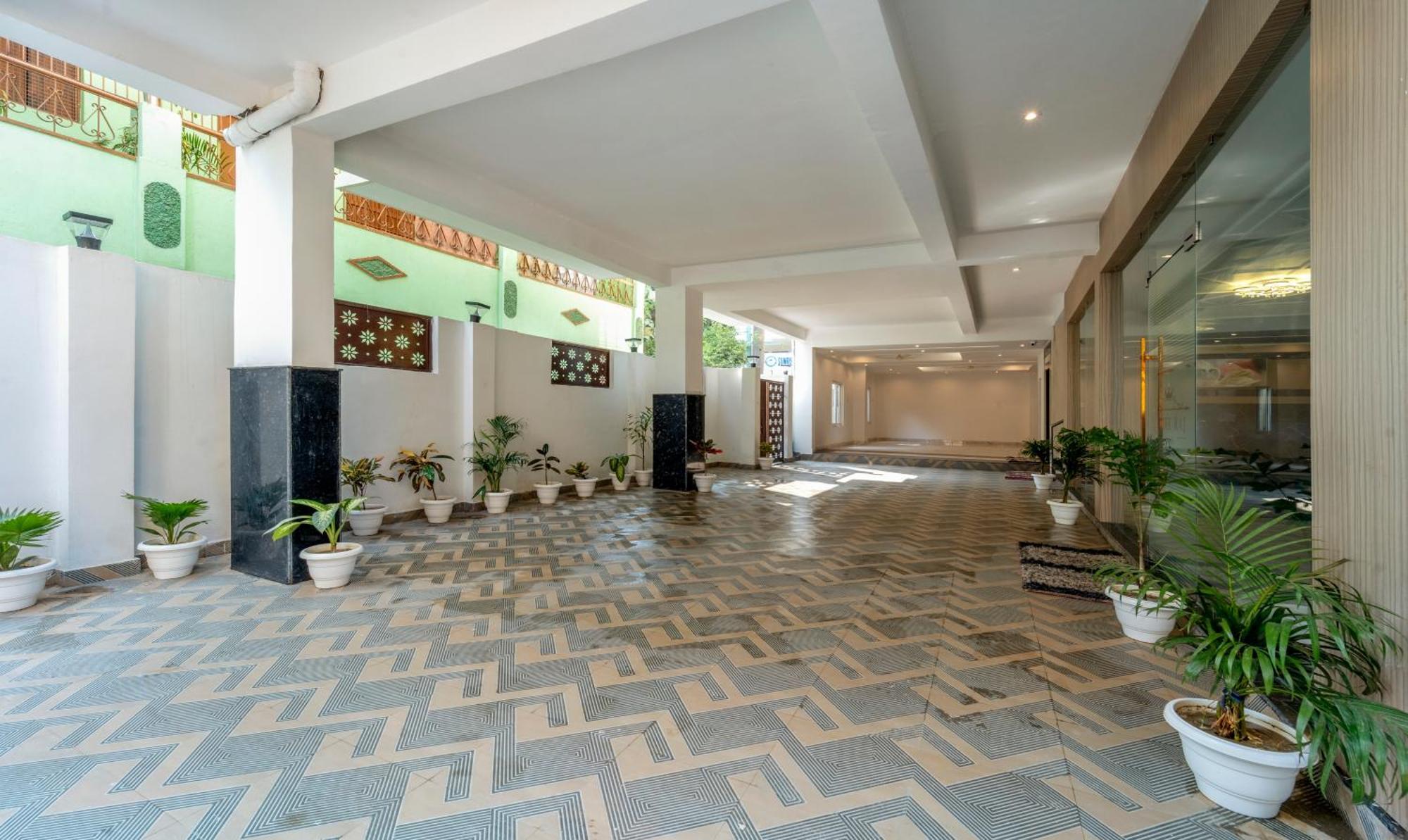 Treebo Raj Palace Варанасі Екстер'єр фото